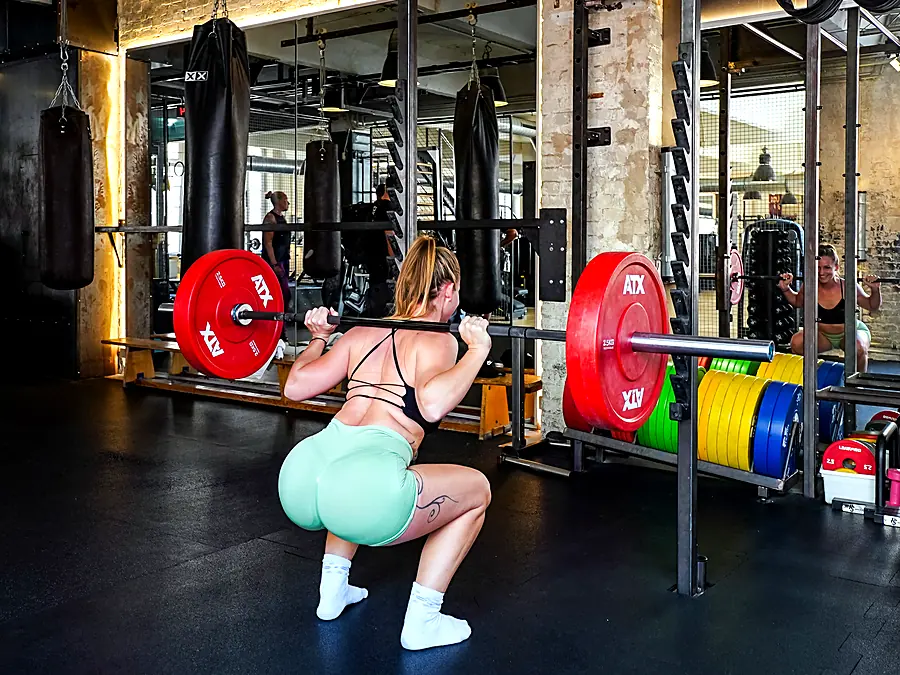 Barbell squat in the gym at Lokahi Loft Berlin