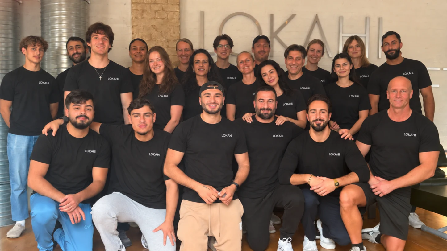 Lokahi Loft Berlin team in studio t-shirts