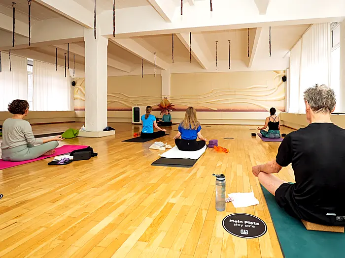 Yoga and meditation class at Lokahi Loft Berlin