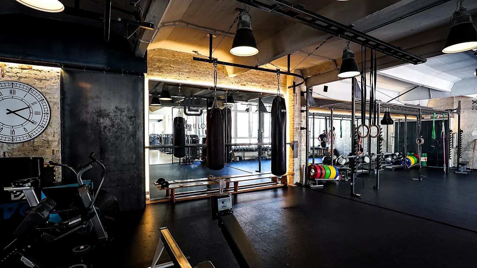 Martial arts area with punching bags and rings at Lokahi Loft Berlin