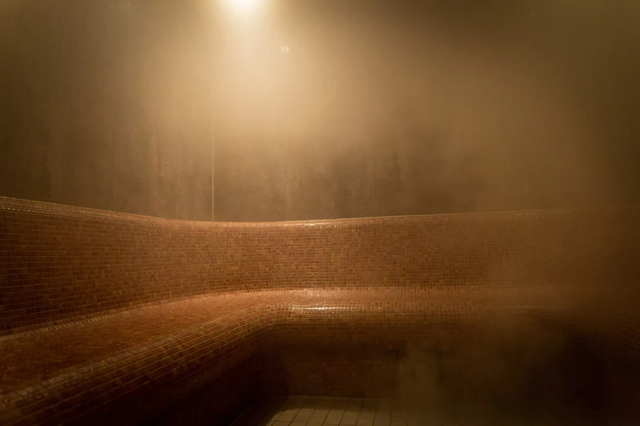 Steam sauna with tiled bench at Lokahi Loft Berlin
